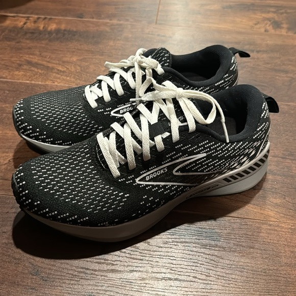 Brooks Sneakers - Picture 2 of 2